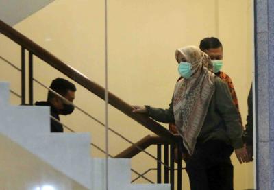 Bupati Kolaka Timur Andi Merya Nur (tengah) saat tiba untuk menjalani pemeriksaan di Gedung Merah Putih KPK, Jakarta, Rabu (22/9/2021).