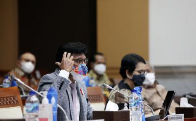 Menteri Komunikasi dan Informatika Johnny G Plate saat mengikuti Rapat Kerja dengan Komisi I DPR di Kompleks Parlemen Senayan, Jakarta, Rabu (22/9/2021).