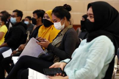 Vaksinasi merdeka serentak di Universitas Wijaya Kusuma Surabaya, Jawa Timur, Rabu (22/9/2021).