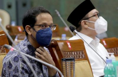 Mendikbudristek Nadiem Makarim saat mengikuti rapat kerja dengan Komisi X DPR di Kompleks Parlemen, Senayan, Jakarta, Kamis (23/9/2021).