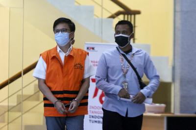 Mantan Dirut Perumda Pembangunan Sarana Jaya Yoory Corneles Pinontoan menjalani pemeriksaan lanjutan di Gedung KPK, Jakarta, Kamis (23/9/2021).