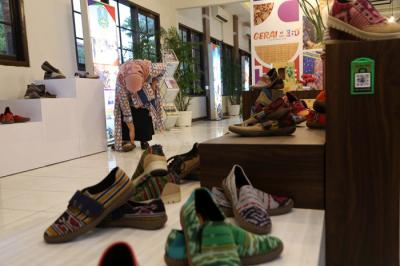 Inovasi Disperindag Jatim berupa Program Pondok Kurasi dan Gerai Bangga Buatan Indonesia (BBI) 3600, di Jawa Timur, Kamis (23/9/2021).