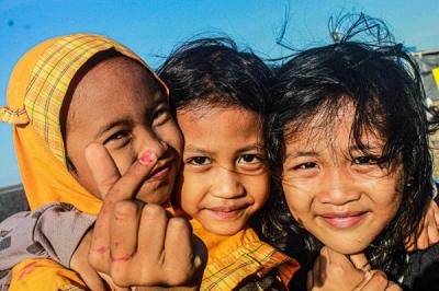 Potret keceriaan anak-anak pesisir di kawasan Cilincing, Jakarta Utara, Kamis (23/9/2021).