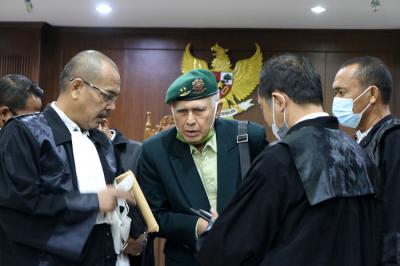 Terdakwa Mayor Jenderal (purn) Kivlan Zen menjalani sidang putusan di Pengadilan Negeri Jakarta Pusat, Jumat (24/9/2021).