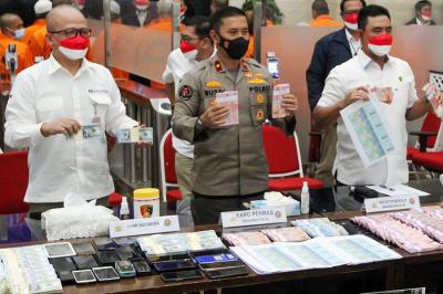 Rilis pengungkapan kejahatan uang palsu di Bareskrim Mabes Polri, Jakarta, Kamis (23/9/2021).