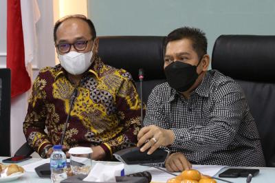 Keterangan pers pasca penahanan Azis Syamsuddin oleh KPK, di Ruang Fraksi Partai Golkar, kompleks Parlemen, Senayan, Jakarta, Sabtu (25/9/2021).