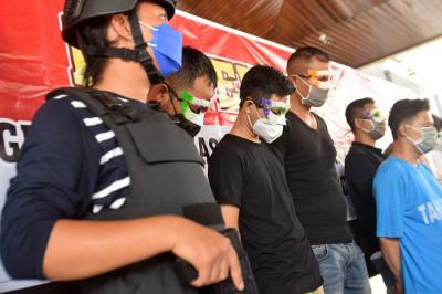 Pengungkapan kasus praktek seks sesama jenis (gay), di Mapolda Jateng, Semarang, Jawa Tengah, Senin (27/9/2021).