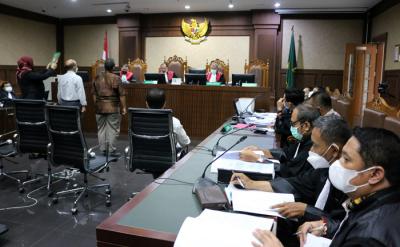 Terdakwa Angin Prayitno Aji menjalani sidang lanjutan di Pengadilan Tipikor, Jakarta, Senin (27/9/2021).