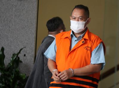 Tersangka Direktur PT Adonara Propertindo (AP) Tommy Adrian menjalani pemeriksaan lanjutan di Gedung KPK, Jakarta, Selasa (28/9/2021).