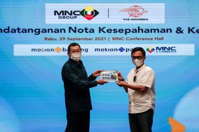 Penandatanganan Nota Kesepahaman dan Perjanjian Kerja sama MNC Group dan PT POS Indonesia (Persero) di Jakarta, Rabu (29/9/2021).