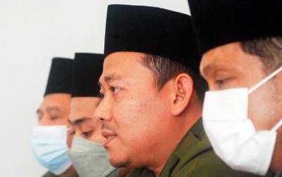 Pengurus Pimpinan Pusat Serikat Nelayan Nahdlatul Ulama memberikan keterangan pers atas di Jakarta, Rabu (29/9/2021).