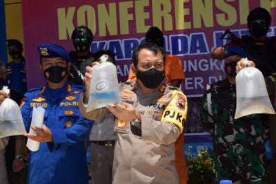 Pengungkapan kasus penjualan ribuan benih lobster ilegal di Kantor Ditpolairud Polda Jateng, Semarang, Jawa Tengah, Rabu (29/9/2021).