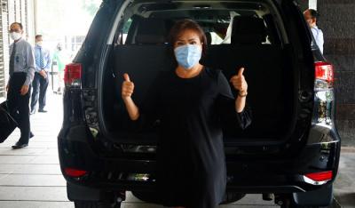 BNI Wilayah 12, yang mencakup area Jakarta Kota dan sekitarnya, menyerahkan hadiah mobil Fortuner kepada salah satu merchant di area Glodok Plaza.