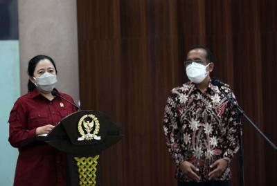 Keterangan pers terkait Surpres Presiden Joko Widodo di Lobby Nusantara III, Kompleks Parlemen MPR/DPR-DPD, Senayan, Jakarta, Rabu (29/9/2021).