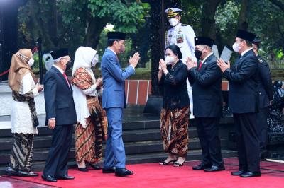 Presiden Joko Widodo memimpin upacara peringatan Hari Kesaktian Pancasila Tahun 2021 di Monumen Pancasila Sakti, Lubang Buaya, Jakarta Timur, Jumat (1/10/2021).