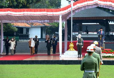 Presiden Joko Widodo memimpin upacara peringatan Hari Kesaktian Pancasila Tahun 2021 di Monumen Pancasila Sakti, Lubang Buaya, Jakarta Timur, Jumat (1/10/2021).