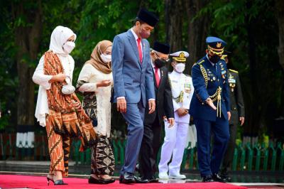 Presiden Joko Widodo memimpin upacara peringatan Hari Kesaktian Pancasila Tahun 2021 di Monumen Pancasila Sakti, Lubang Buaya, Jakarta Timur, Jumat (1/10/2021).