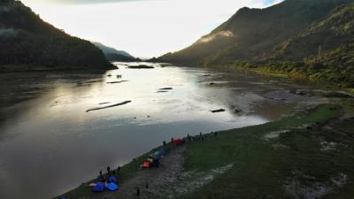 Pengunjung menikmati suasana di Lembah Salimbongan, Desa Ulu Saddang, Kecamatan Lembang, Kabupaten Pinrang, Sulawesi Selatan, Minggu (3/9/2021).