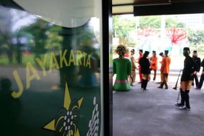 Kapolres Jakarta Pusat Komisaris Besar Hengki Haryadi bersama rombongan melakukan long march menuju Kodim 0501/BS Jakarta Pusat, Selasa (5/10/2021).