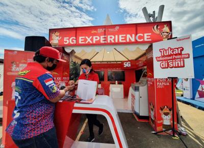 Telkomsel menjadi yang pertama menghadirkan jaringan 5G di Bumi Cenderawasih melalui showcase â€˜Telkomsel 5G Experience Centerâ€™ di Stadion Lucas Enembe Papua.