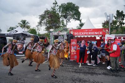 Telkomsel menjadi yang pertama menghadirkan jaringan 5G di Bumi Cenderawasih melalui showcase â€˜Telkomsel 5G Experience Centerâ€™ di Stadion Lucas Enembe Papua.