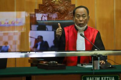 Musisi Erdian Aji Prihartanto alias Anji saat mengikuti sidang tuntutan yang digelar secara virtual di Pengadilan Negeri Jakarta Barat, Rabu (6/10/2021).
