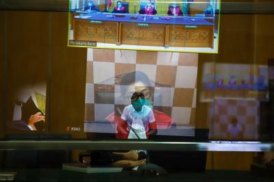 Musisi Erdian Aji Prihartanto alias Anji saat mengikuti sidang tuntutan yang digelar secara virtual di Pengadilan Negeri Jakarta Barat, Rabu (6/10/2021).
