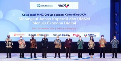 penandatanganan kolaborasi MNC Group dengan KemenkopUKM untuk merangkul jutaan koperasi dan umkm menuju ekonomi digital di Jakarta, Rabu (6/10/2021).
