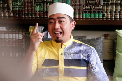 Ustadz Solmed memberikan keterangan saat jumpa pers di kediamanya di kawasan Kebon Jeruk, Jakarta Barat, Rabu (6/10/2021).