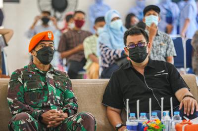 Anak-anak saat mengikuti khitanan massal yang digelar Wing 1 Paskhas di Aula Suparni Batalyon Komando 461 Pashkas, Halim Perdanakusuma, Kamis (7/10/2021).