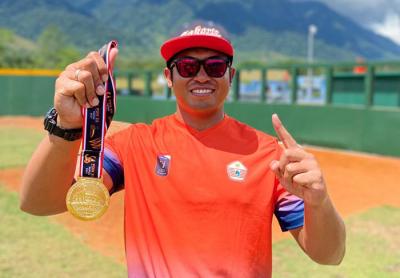Aditya Aulia Rachman bersama kontingen DKI Jakarta lainnya, berhasil meraih medali emas dari cabang olahraga Baseball.