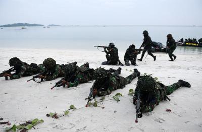 Prajurit Korps Marinir TNI AL berhasil menghancurkan instalasi radar musuh yang berada di Pantai Tanjung Kelayang Bangka Belitung.