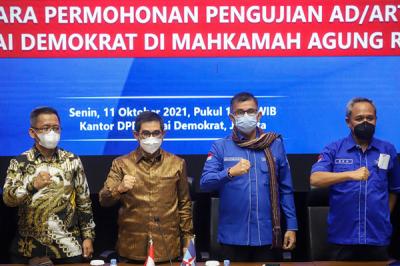 Partai Demokrat memberikan keterangan pers di Kantor DPP Partai Demokrat, Jakarta, Senin (11/10/2021).