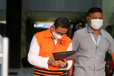 Tersangka Project manager PT Wijaya Karya (Persero) Didiet Hardianto usai menjalani pemeriksaan lanjutan di Gedung KPK, Jakarta, Selasa (12/10/2021).