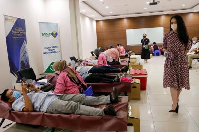 Ketua MNC Peduli Jessica Tanoesoedibjo saat meninjau kegiatan donor darah di iNews Tower, MNC Center, Kebon Sirih, Jakarta Pusat, Rabu (13/10/2021).
