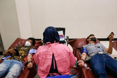 Ketua MNC Peduli Jessica Tanoesoedibjo saat meninjau kegiatan donor darah di iNews Tower, MNC Center, Kebon Sirih, Jakarta Pusat, Rabu (13/10/2021).