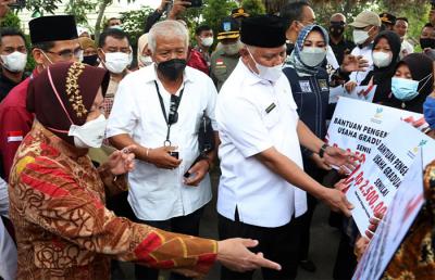Mensos Tri Rismaharini melakukan kunjungan kerja ke Kabupaten Lombok Timur, Kabupaten Sumbawa, dan Kota Mataram, Nusa Tenggara Barat (NTB).