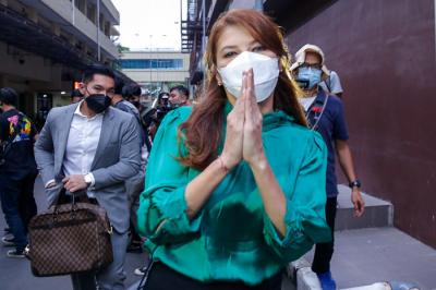 Artis Tamara Bleszynski usai membuat laporan terkait penipuan yang dialaminya di Bareskrim Polri, Jakarta Selatan, Selasa (12/10/2021).