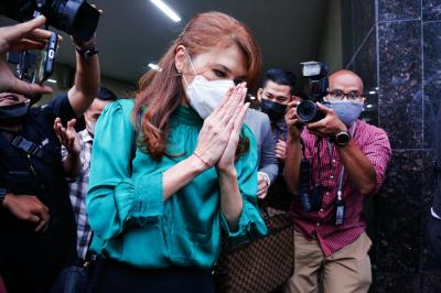 Artis Tamara Bleszynski usai membuat laporan terkait penipuan yang dialaminya di Bareskrim Polri, Jakarta Selatan, Selasa (12/10/2021).
