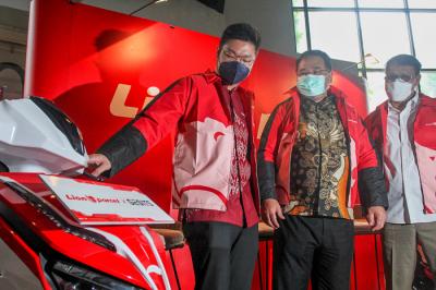 Peresmian kerja sama Lion Parcel menjadi perusahaan logistik pertama di Indonesia yang Mengunakan motor listrik di Jakarta, Kamis (14/10/2021).