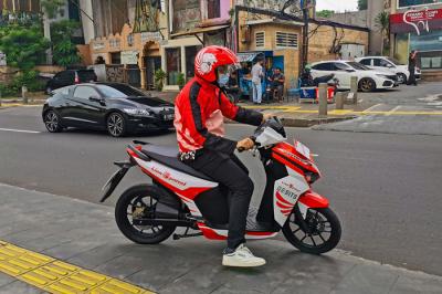 Peresmian kerja sama Lion Parcel menjadi perusahaan logistik pertama di Indonesia yang Mengunakan motor listrik di Jakarta, Kamis (14/10/2021).