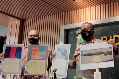 Pengungkapan kejahatan siber (cyrbercrime) yang merugikan nasabah Bank BTPN di Polda Metro Jaya, Jakarta, Rabu (13/10/2021).