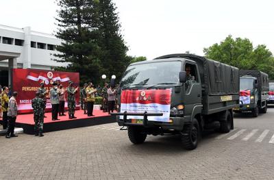 Panglima TNI Marsekal TNI Hadi Tjahjanto dan Kapolri Jenderal Polisi Listyo Sigit Prabowo menghadiri acara bhakti sosial di Mabes TNI, Rabu (13/10/2021).