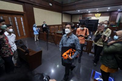 Terdakwa Mantan Direktur Utama Perumda Pembangunan Sarana Jaya, Yoory Corneles Pinontoan menjalani sidang perdana di Pengadilan Tipikor, Kamis (14/10/2021).