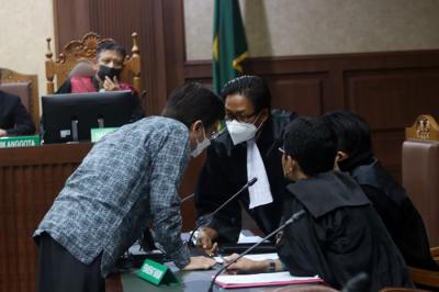 Terdakwa Mantan Direktur Utama Perumda Pembangunan Sarana Jaya, Yoory Corneles Pinontoan menjalani sidang perdana di Pengadilan Tipikor, Kamis (14/10/2021).