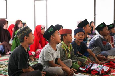 Sejumlah anak-anak antusias ikuti pengajian di Masjid Al-Majid, Bukit Kemuning, Lampung Utara, Jumat (15/10/2021).