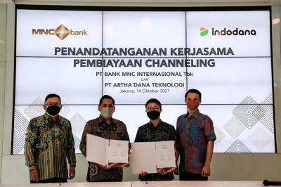 Penandatanganan kerja sama pembiayaan channeling PT Bank MNC Internasional Tbk dengan PT Artha Dana Teknologi (Indodana) di Jakarta, Kamis (14/10/2021).