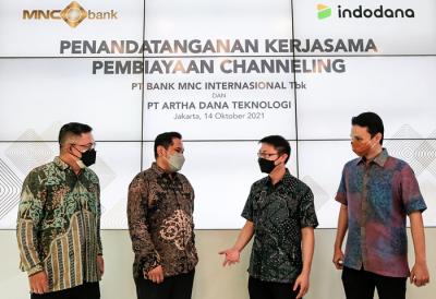 Penandatanganan kerja sama pembiayaan channeling PT Bank MNC Internasional Tbk dengan PT Artha Dana Teknologi (Indodana) di Jakarta, Kamis (14/10/2021).