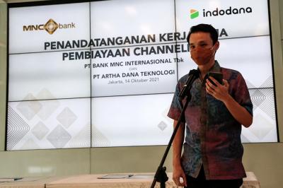 Penandatanganan kerja sama pembiayaan channeling PT Bank MNC Internasional Tbk dengan PT Artha Dana Teknologi (Indodana) di Jakarta, Kamis (14/10/2021).