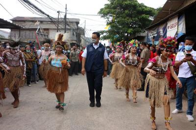 Gubernur DKI Jakarta Anies Baswedan saat acara Penandatanganan peresmian Jembatan kali betik di Jakarta Utara, Sabtu (16/10/2021).